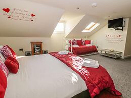 Stunning Residence set on Cliffside in Scarborough