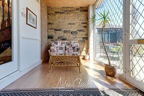 Stunning Residence set on Cliffside in Scarborough