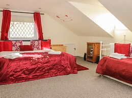 Stunning Residence set on Cliffside in Scarborough