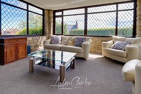 Stunning Residence set on Cliffside in Scarborough