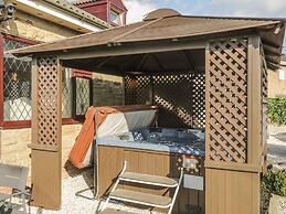 Stunning Residence set on Cliffside in Scarborough