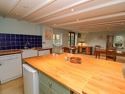 Penybont Apartment