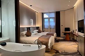 Howard Johnson by Wyndham Bole Plaza Chengwu