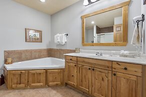 Grey Moose Lodge w/ Amenities Access!