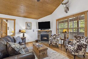 Grey Moose Lodge w/ Amenities Access!