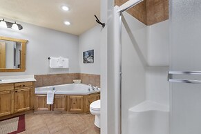 Grey Moose Lodge w/ Amenities Access!