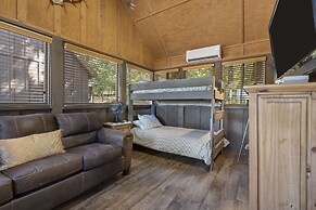 Grey Moose Lodge w/ Amenities Access!