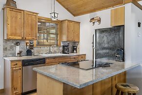 Grey Moose Lodge w/ Amenities Access!