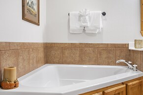 Grey Moose Lodge w/ Amenities Access!