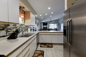 Relaxing Penthouse at Heldstab Haven