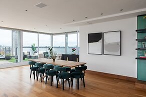The Canary Wharf Secret - Glamorous 2bdr Flat w/ Terrace and Parking
