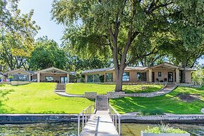 Island Paradise A Waterfront Oasis With Pool