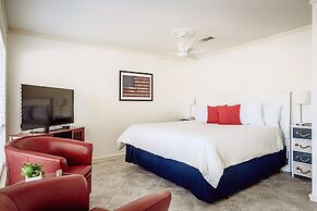 Island Paradise A Waterfront Oasis With Pool