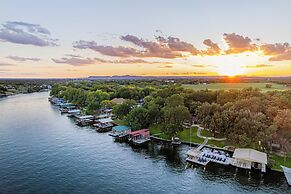 Island Paradise A Waterfront Oasis With Pool