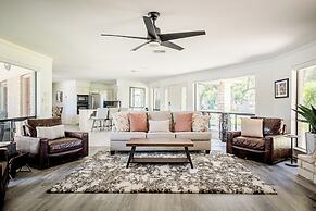 Island Paradise A Waterfront Oasis With Pool