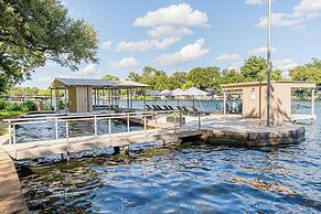 Island Paradise A Waterfront Oasis With Pool