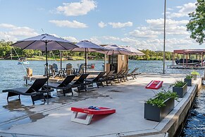 Island Paradise A Waterfront Oasis With Pool