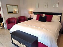 Island Paradise A Waterfront Oasis With Pool