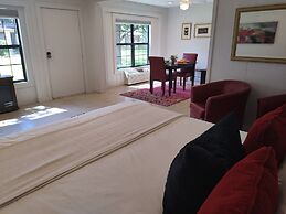 Island Paradise A Waterfront Oasis With Pool