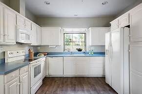 Villa Verbena by Avantstay Expansive Estate w/ B-ball Court, Pool/spa 