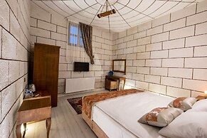 Mesken Cave Suites