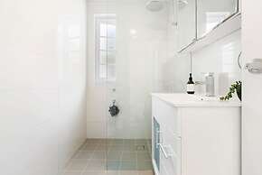 Bondi Breeze Apartment