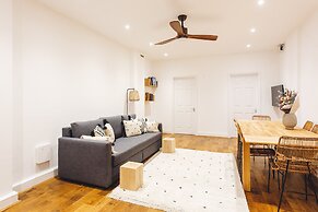 2 Bed Apartment Right on Trafalgar Square