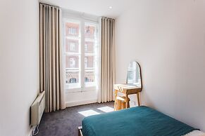 2 Bed Apartment Right on Trafalgar Square