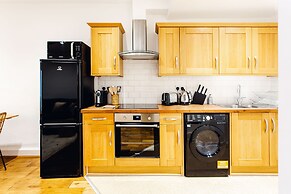 2 Bed Apartment Right on Trafalgar Square