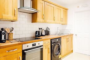 2 Bed Apartment Right on Trafalgar Square