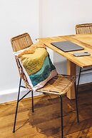 2 Bed Apartment Right on Trafalgar Square