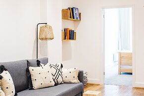 2 Bed Apartment Right on Trafalgar Square