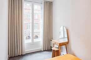 2 Bed Apartment Right on Trafalgar Square