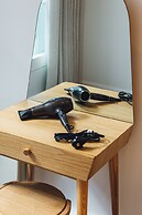 2 Bed Apartment Right on Trafalgar Square