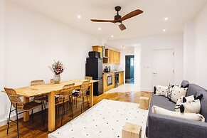 2 Bed Apartment Right on Trafalgar Square