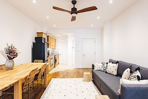 2 Bed Apartment Right on Trafalgar Square