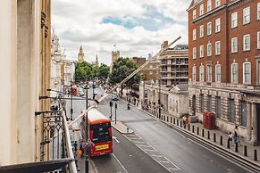 2 Bed Apartment Right on Trafalgar Square