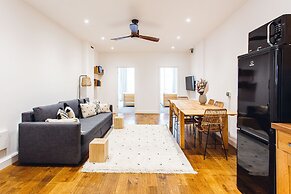 2 Bed Apartment Right on Trafalgar Square