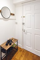 2 Bed Apartment Right on Trafalgar Square