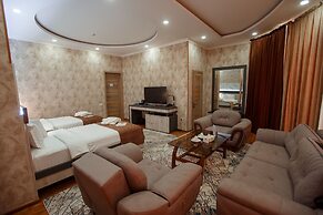 Ada Hotel