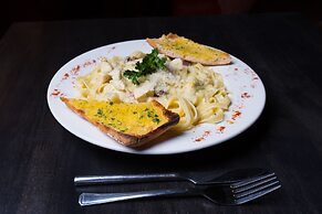 Castle Varagh Hotel & Bar