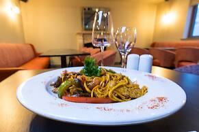 Castle Varagh Hotel & Bar