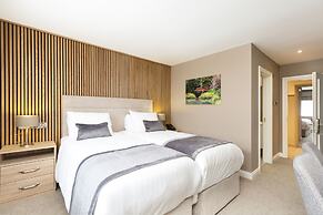 Castle Varagh Hotel & Bar