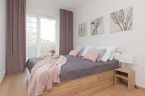 Warsaw Apartment With Parking by Renters