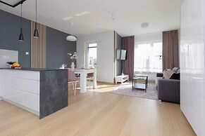 Warsaw Apartment With Parking by Renters