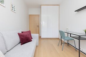 Warsaw Apartment With Parking by Renters