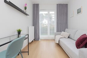 Warsaw Apartment With Parking by Renters
