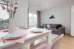 Warsaw Apartment With Parking by Renters