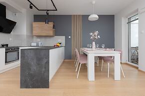 Warsaw Apartment With Parking by Renters