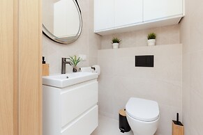 Warsaw Apartment With Parking by Renters